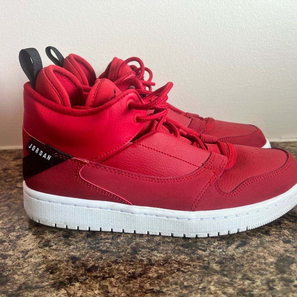 Jordan Fadeaway GS Boys' Mid Top Sneaker Shoes Gym Red White Size 6.5